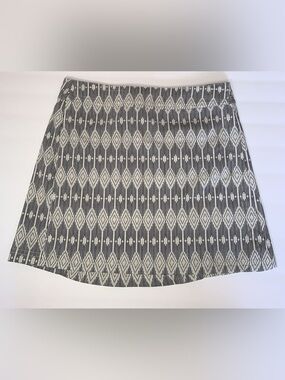 RipSkirt Hawaii Geometric Wrap Skirt in Black and Cream, Size Medium Women’s